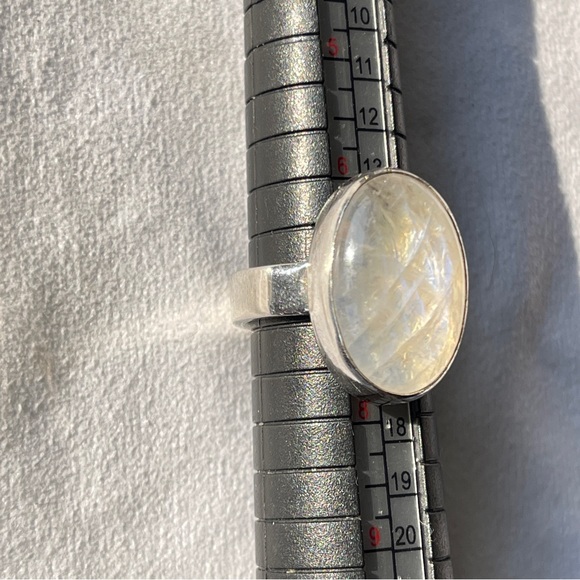 Elegant Silver and Blue Large Moonstone Cabochon Ring Size 7 - Picture 6 of 11